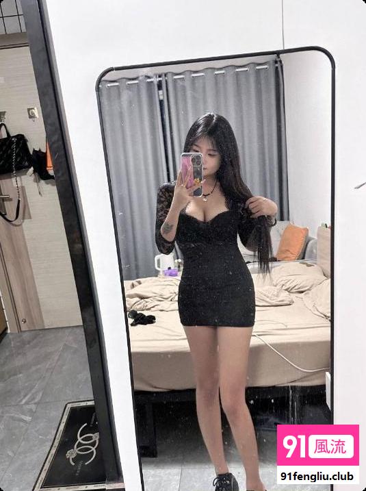 南开童颜大胸嫩妹